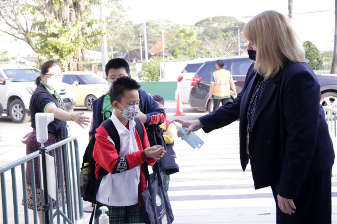 Lào yêu cầu các trường học tiếp tục thực hiện phòng chống COVID-19 ảnh 1