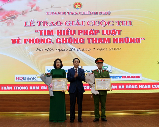 Trao giải cuộc thi 'Tìm hiểu pháp luật về phòng, chống tham nhũng' ảnh 2