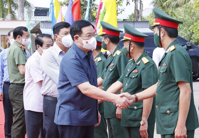 Chủ tịch Quốc hội Vương Đình Huệ thăm, chúc Tết tại Tiểu đoàn U Minh 2 ảnh 1