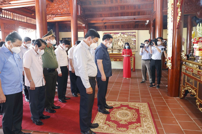 Chủ tịch Quốc hội Vương Đình Huệ thăm, chúc Tết tại Tiểu đoàn U Minh 2 ảnh 2