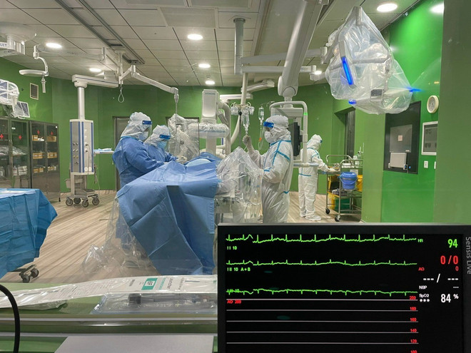 Cấp cứu thành công bệnh nhân mắc COVID-19 bị nhồi máu cơ tim ảnh 1