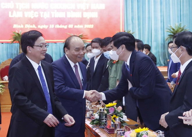 Chủ tịch nước Nguyễn Xuân Phúc làm việc với lãnh đạo chủ chốt tỉnh Bình Định. (Ảnh: Thống Nhất/TTXVN) Chủ tịch nước dự lễ khánh thành Đền thờ Tây Sơn Tam Kiệt ảnh 3