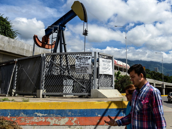 Mỹ từ bỏ thỏa thuận hạt nhân Iran, giá dầu chạm mức đỉnh kể từ 2014 ảnh 1