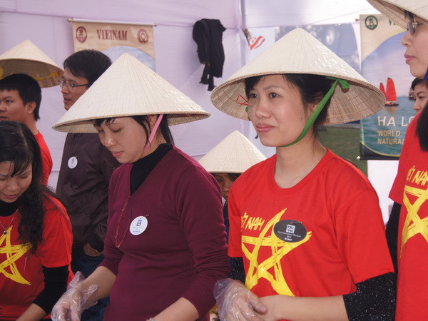 Gian hàng Việt gây ấn tượng ở Hội chợ từ thiện quốc tế Bazaar ảnh 1