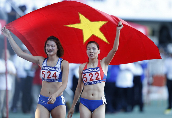 Những vận động viên điền kinh như Vũ Thị Hương có mức đãi ngộ thấp hơn nhiều so với các cầu thủ bóng đá, song đã mang vinh quang về cho Tổ Quốc (Ảnh: Quang Nhựt - TTXVN) U23 Việt Nam thất bại: SEA Games đâu chỉ có bóng đá! ảnh 2