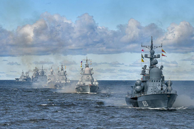 (Nguồn: Russian Federation Ministry of Defence) Tổng thống Nga duyệt các tàu chiến tại Lễ diễu binh ngày Hải quân ảnh 1