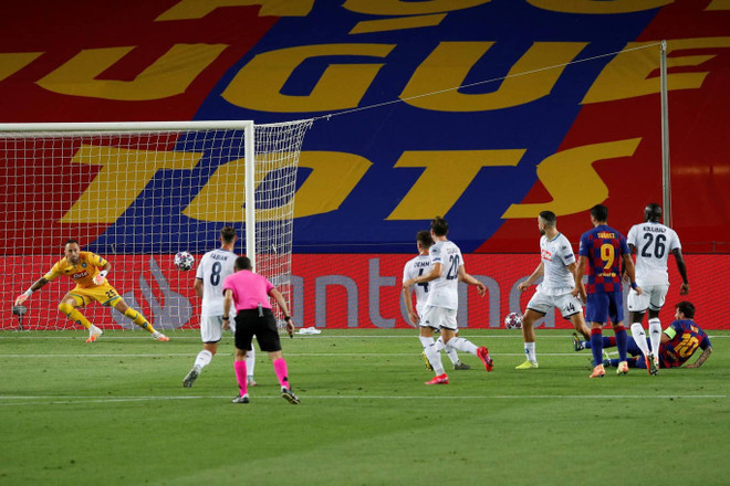 Thắng Napoli, Barcelona 'đại chiến' Bayern ở tứ kết Champions League ảnh 1