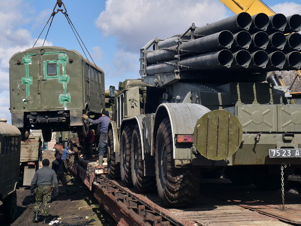 DPR cáo buộc Kiev tiếp tục phong tỏa giao thông ở Donbass ảnh 1