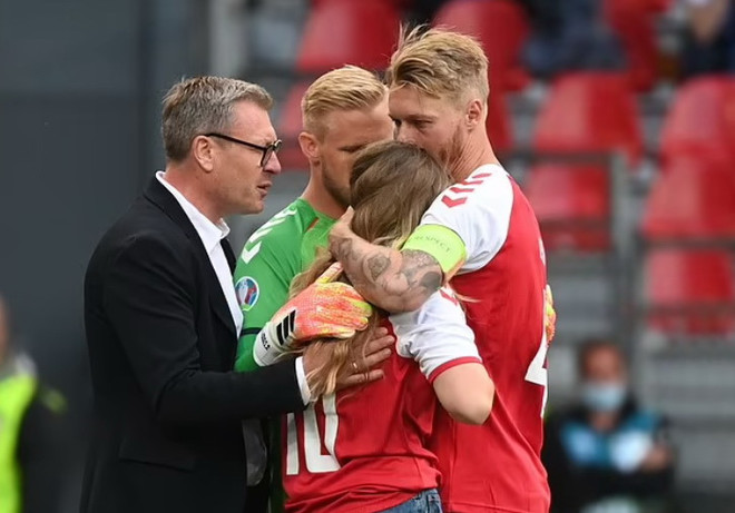 Tiền vệ Christian Eriksen của Đan Mạch bất tỉnh ngay trên sân ảnh 5