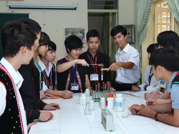 Quảng Ngãi dạy tiếng dân tộc Cor cho giáo viên tiểu học ảnh 1