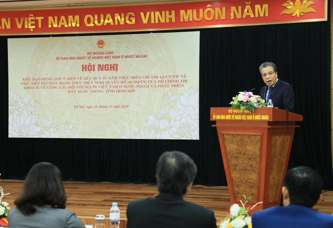 Thứ trưởng Bộ Ngoại giao Đặng Minh Khôi, Chủ nhiệm Ủy ban Nhà nước về người Việt Nam ở nước ngoài phát biểu khai mạc hội nghị. (Ảnh: Lâm Khánh/TTXVN) Phát huy nguồn lực của kiều bào trong quá trình phát triển đất nước ảnh 1