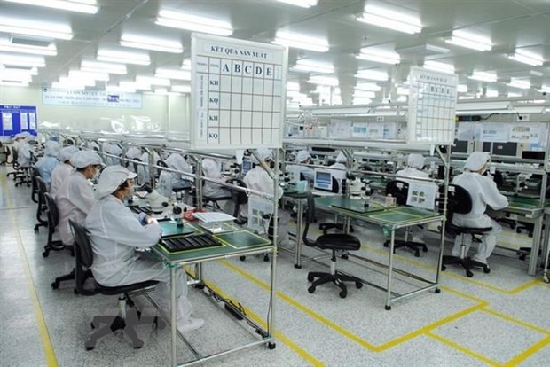 Sản xuất linh kiện điện tử tại Công ty trách nhiệm hữu hạn Doosung Tech Viet Nam (100% vốn đầu tư của Hàn Quốc), ở Khu công nghiệp Lương Sơn (Hòa Bình). (Ảnh: Danh Lam/TTXVN) Doanh nghiệp Hàn Quốc kết nối, thúc đẩy đầu tư vào Việt Nam ảnh 2