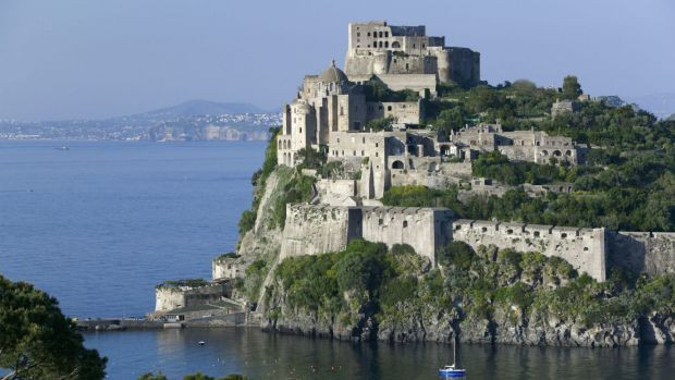 Italy: Động đất tại đảo du lịch Ischia, hàng chục người thương ảnh 1