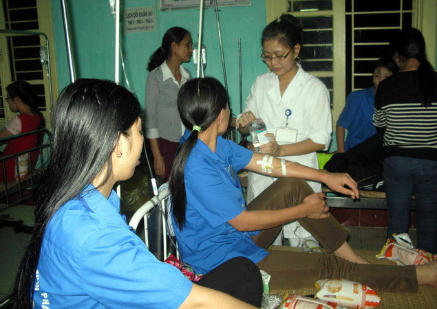 Tiền Giang: Gần 60 công nhân nhập viện do nghi ngộ độc thức ăn ảnh 1