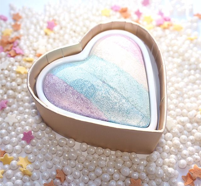 Những món mỹ phẩm hình trái tim đáng yêu dành cho mùa Valentine ảnh 7