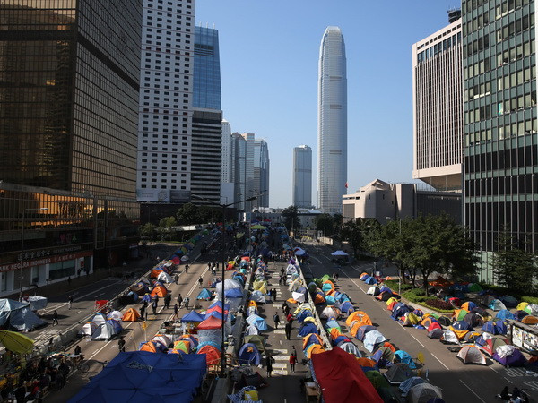 Nghị sỹ Hong Kong kêu gọi truy cứu những người "Chiếm Trung tâm" ảnh 1