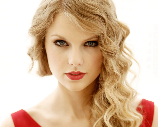 Người hâm mộ chung tay viết sách về nữ ca sỹ Taylor Swift ảnh 1
