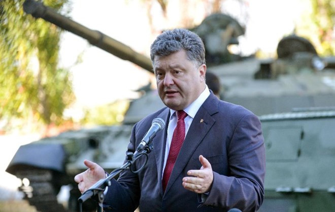 Tổng thống Ukraine Poroshenko khẳng định quyết tâm gia nhập NATO ảnh 1