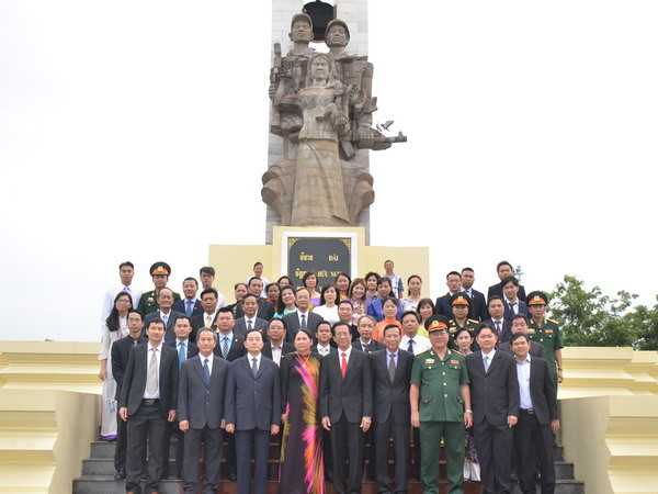 Tưởng niệm các liệt sỹ quân tình nguyện Việt Nam tại Campuchia ảnh 2