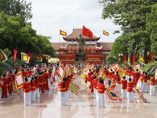 Phó Thủ tướng dự lễ dâng hương tại Bảo tàng Quang Trung ảnh 1