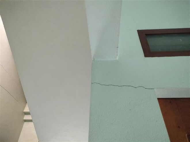 Yên Bái: Nhiều hộ dân bị nứt nhà do nổ mìn thi công làm đường ảnh 2