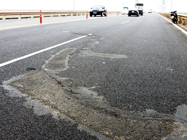 Bổ sung thêm 20 tỷ đồng “vá” mặt cầu Thăng Long ảnh 1