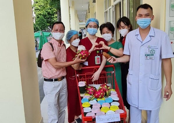 Sáng kiến Quỹ vùng xanh nhằm hỗ trợ nước uống và thực phẩm cho các y bác sỹ và điều dưỡng viên. Quỹ vùng xanh: Tiếp sức cho tuyến đầu tiêm chủng vaccine COVID-19 ảnh 2
