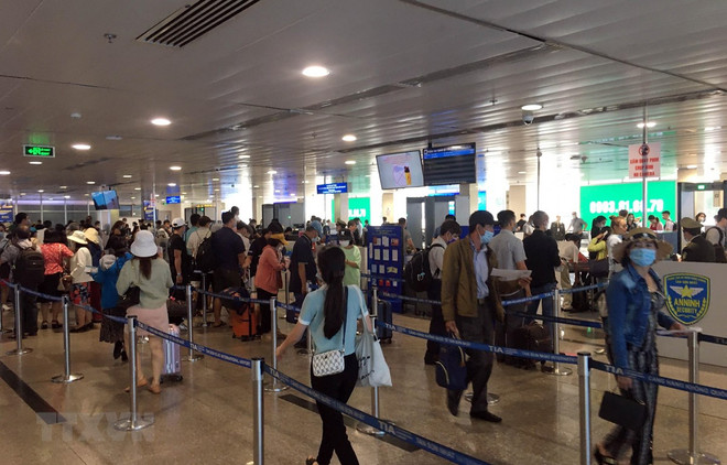 Sân bay Tân Sơn Nhất lo thiếu 1.100 lượt taxi dịp cao điểm 30/4-1/5 ảnh 1