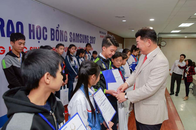 Samsung trao 600 học bổng cho học sinh giỏi và nghèo vượt khó ảnh 1
