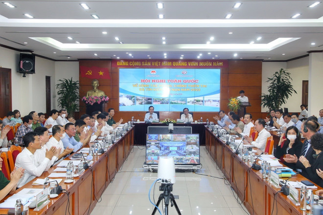 Quang cảnh Hội nghị. (Ảnh: Tuấn Đức/TTXVN) Phó Thủ tướng: Chuyển từ ứng phó sang chủ động phòng ngừa thiên tai ảnh 1