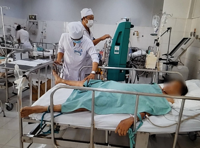 Bà C.T.L sau khi được các y, bác ỹ chăm sóc sức khỏe đã ổn định. (Ảnh: TTXVN phát) Bạc Liêu: Cứu sống cụ bà 81 tuổi bị ong vò vẽ đốt hơn 70 vết ảnh 1