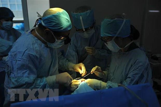 Vi phẫu nối thành công ngón tay cái đứt rời cho bệnh nhân lớn tuổi ảnh 1