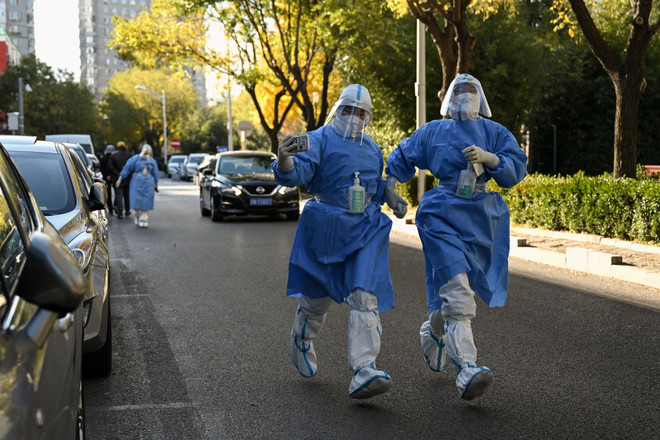 Các tổ chức đánh giá cao Trung Quốc nới lỏng chính sách phòng dịch ảnh 1