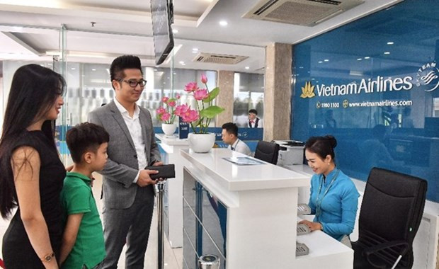 Hành khách nên đến các đại lý, phòng vé chính thức để mua vé máy bay, tránh tình trạng bị lừa đảo vé giả. (Ảnh: CTV/Vietnam) Các hãng hàng không cảnh báo tình trạng vé bay giả dịp Tết Nguyên đán ảnh 1