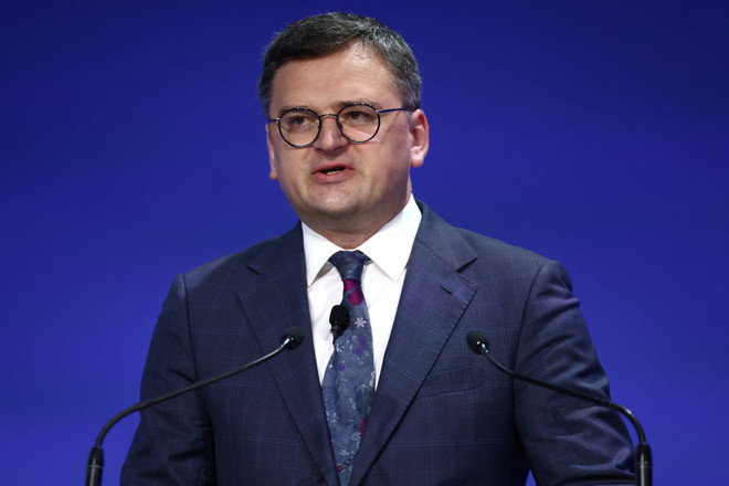 Ngoại trưởng Ukraine công du châu Âu để đàm phán viện trợ quân sự ảnh 1