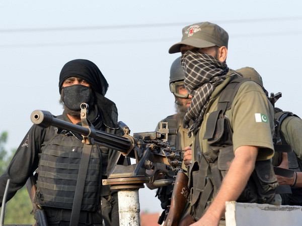 Pakistan bắt giữ hàng chục nghi can tấn công căn cứ không quân ảnh 1