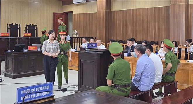 Nguyên Giám đốc Sở GD&ĐT Thanh Hóa bị tuyên phạt 4 năm tù giam ảnh 1