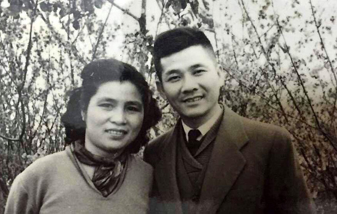 Nhà thơ Nguyễn Xuân Sanh và vợ, nhà văn Cẩm Thạch. (Nguồn: nhandan.com.vn) Nhà thơ Nguyễn Xuân Sanh - một nhà thơ lớn, một dịch giả tài hoa ảnh 1