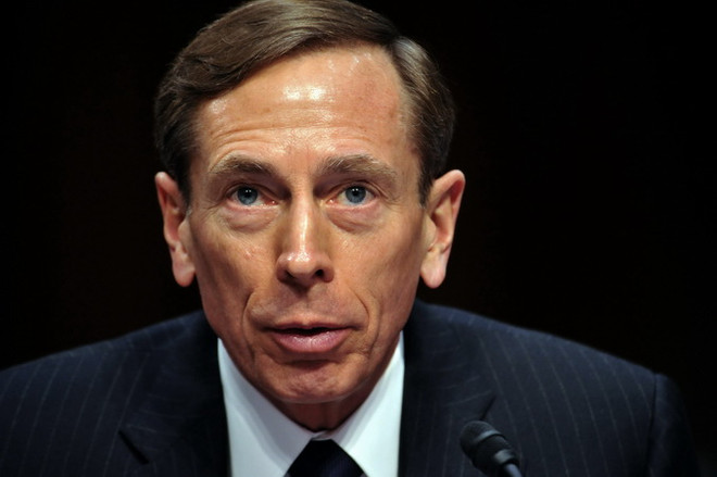Cựu Giám đốc CIA David Petraeus. (Nguồn: AFP/TTXVN) Cựu Giám đốc CIA Petraeus bị phạt tù vì tiết lộ tin mật cho bạn gái ảnh 1