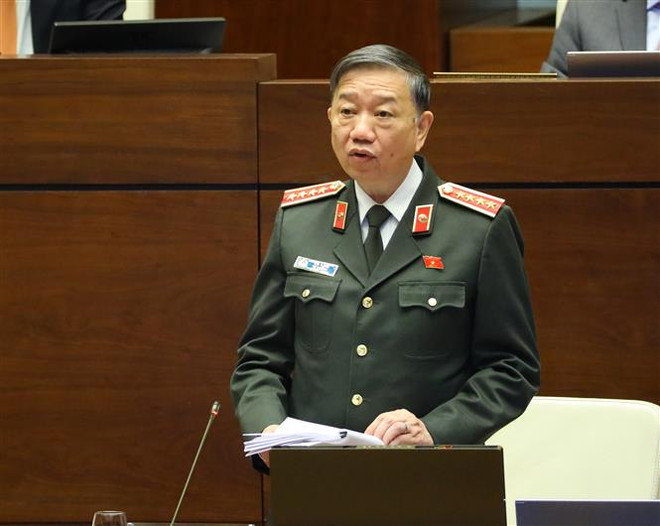 Bộ trưởng Bộ Công an Tô Lâm phát biểu giải trình, làm rõ một số vấn đề đại biểu Quốc hội nêu. (Ảnh: Văn Điệp/TTXVN) Hoàn thiện để dự thảo Luật Cảnh sát Cơ động chặt chẽ, thống nhất ảnh 1