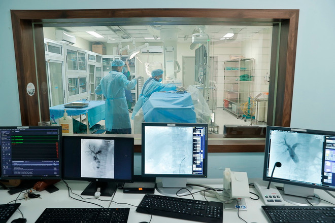 TTXVN_2309 kham chua benh .jpg