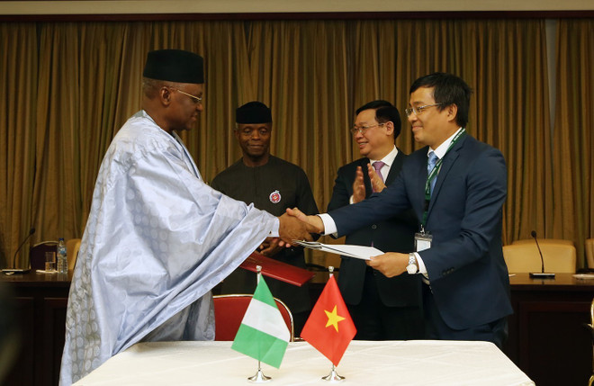 Phó Thủ tướng Vương Đình Huệ hội đàm với Phó Tổng thống Nigeria ảnh 1