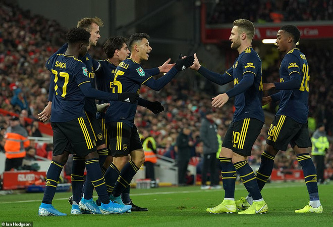 Liverpool hạ Arsenal ở trận cầu siêu kịch tính có đến 10 bàn thắng ảnh 1