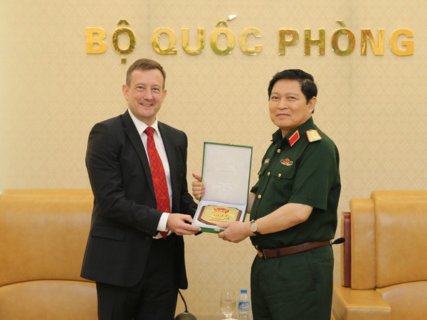 Đại tướng Ngô Xuân Lịch tiếp Đại sứ Pháp Bertrand Lortholary ảnh 1