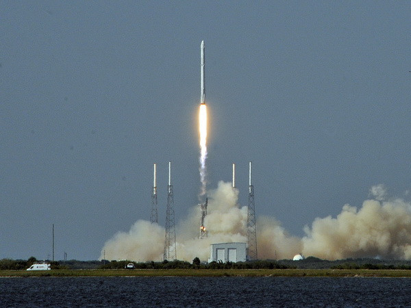 Falcon 9 đưa vệ tinh vào quỹ đạo, trở về Trái Đất an toàn ảnh 1