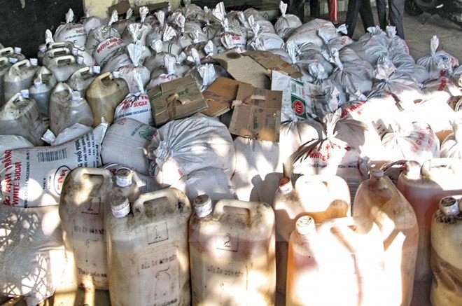 Bắt giữ xe tải chở gần 9 tấn mỡ động vật bốc mùi hôi thối ảnh 1