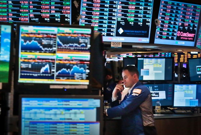 Sắc xanh-đỏ đan xen trên bản đồ chứng khoán Phố Wall ảnh 1