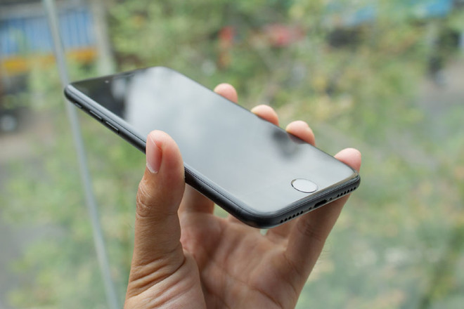Cận cảnh những chiếc iPhone 7 "xách tay" đầu tiên tại Việt Nam ảnh 7