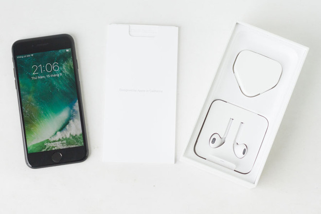 Cận cảnh những chiếc iPhone 7 "xách tay" đầu tiên tại Việt Nam ảnh 2