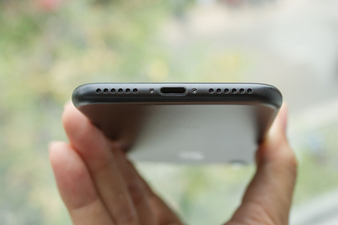 Cận cảnh những chiếc iPhone 7 "xách tay" đầu tiên tại Việt Nam ảnh 8